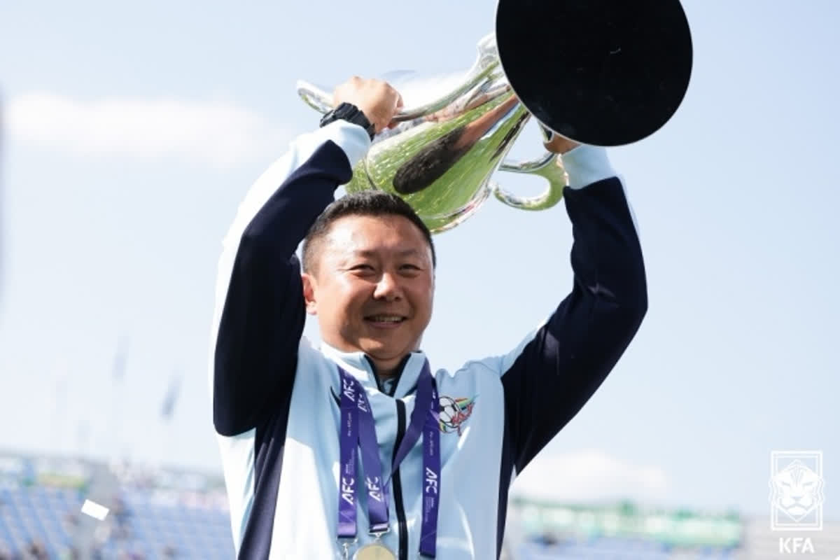 「質問は受けない」優勝直後に激怒、リ・ユイル監督が会見場を飛び出した理由とは