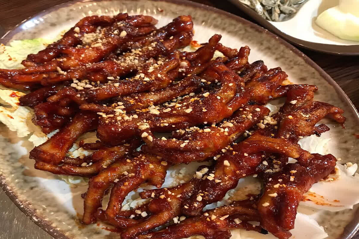 一度食べたら抜け出せない！韓国で中毒者が続出する「激辛鶏足」の名店5選