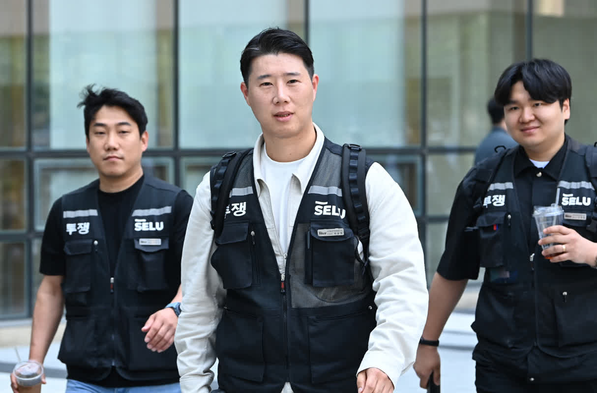 Samsung’s Biggest Union Faces Internal Revolt Over Strike Plans