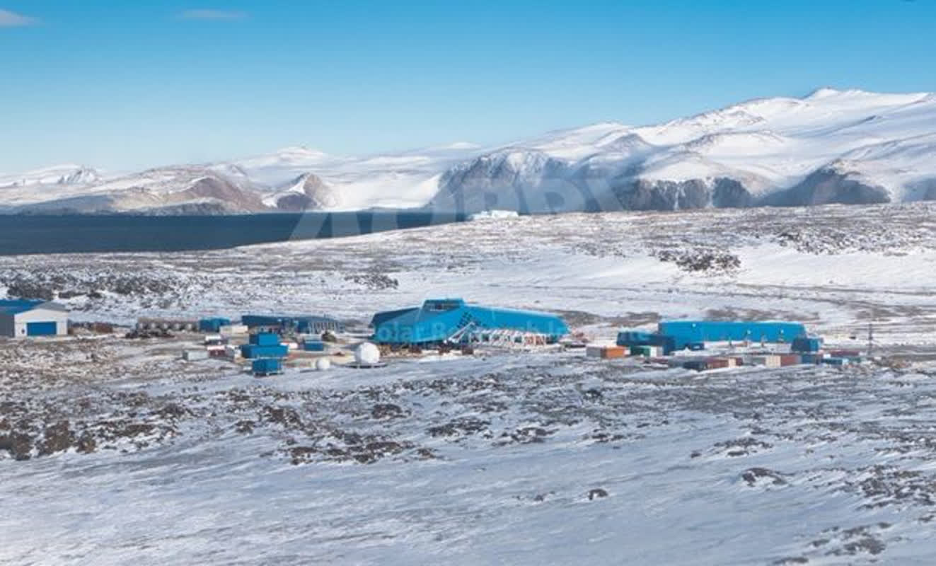 南極基地で凶器による乱闘事件が発生――極限の孤立が生む「同僚間の葛藤」の正体