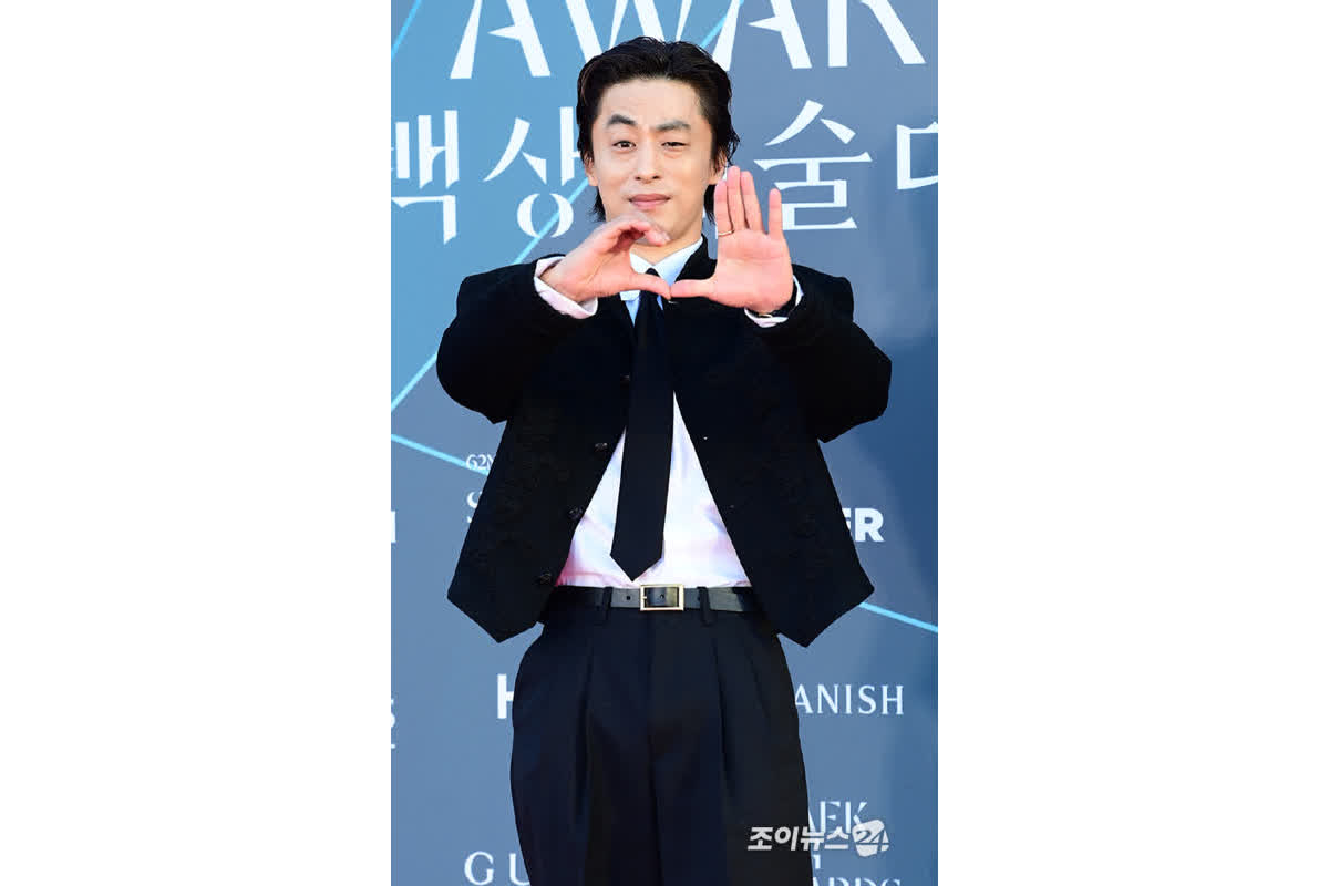 俳優・ク・ギョファン、華やかなレッドカーペットに登場！