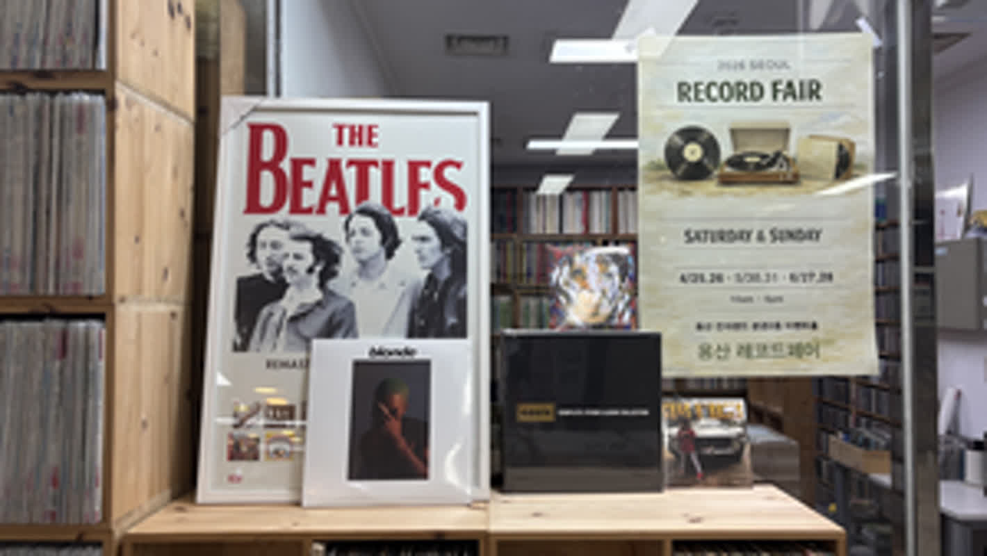 Why Are Young Asians Embracing Vinyl? Discover the LP Revival Trend in 2026