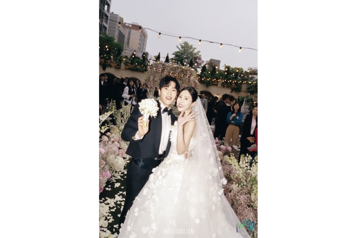 涙の祝福！新婦・信子と文元の感動の瞬間
