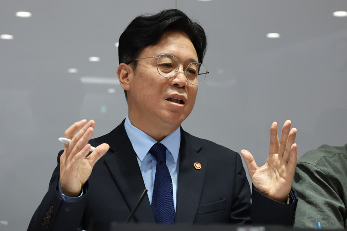 South Korea Halts Controversial Wage Forum Amid Profit-Sharing Fears