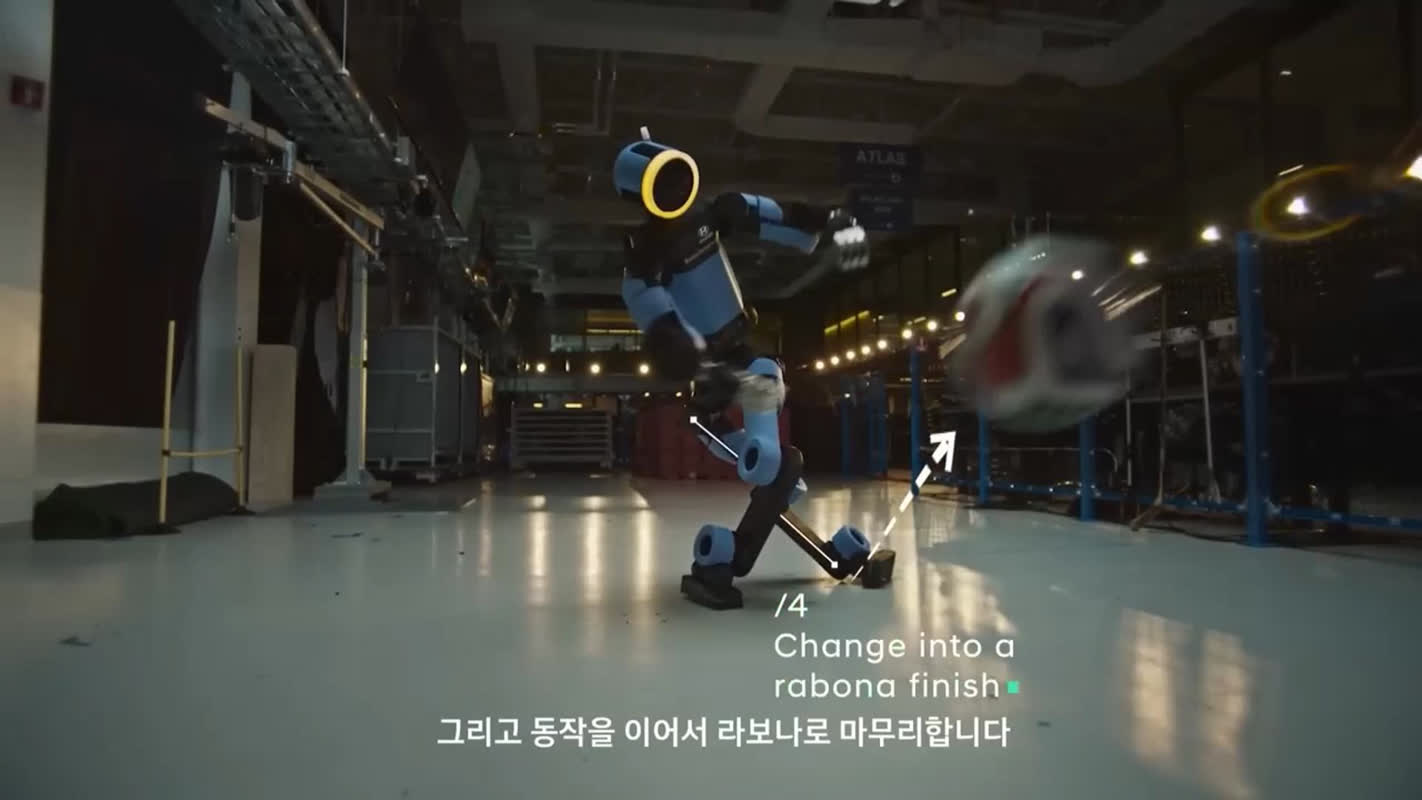 もはや人間を超えた？人型ロボット「アトラス」が披露した驚愕のサッカー技術とは