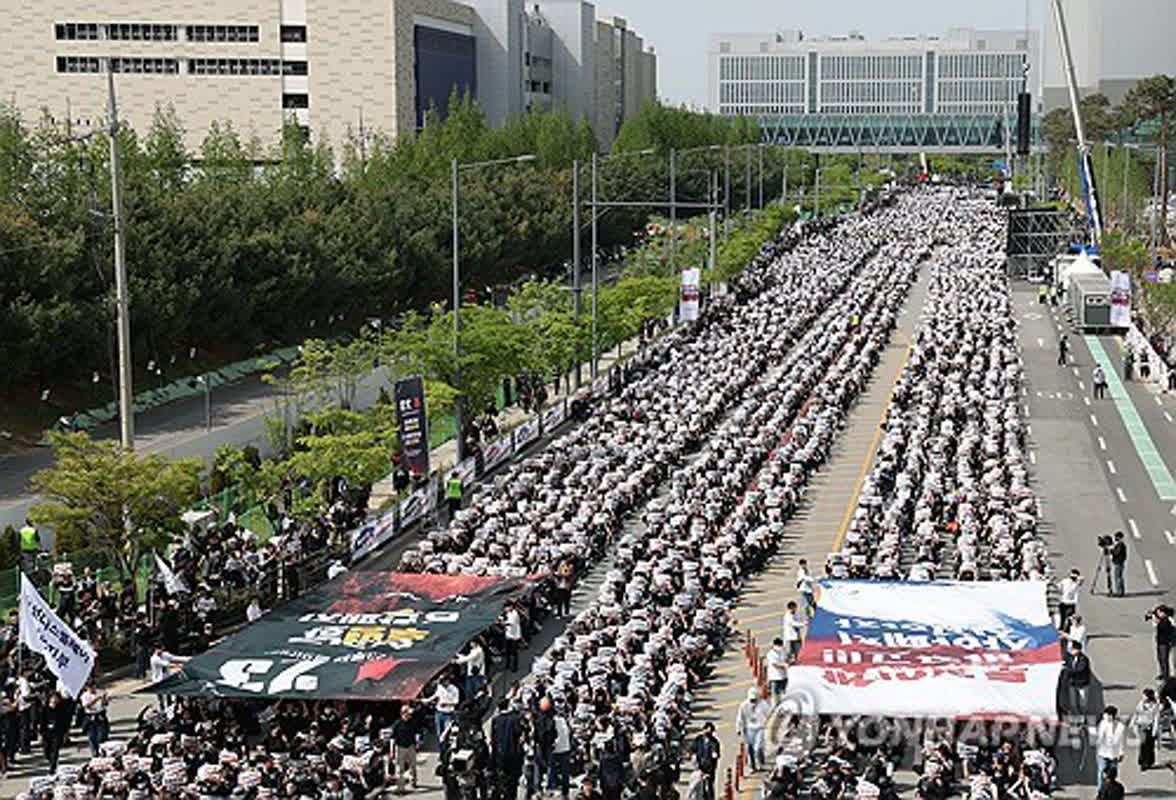 Samsung Union Crisis: 4,000 Members Quit Amid $7,500 Pay Scandal