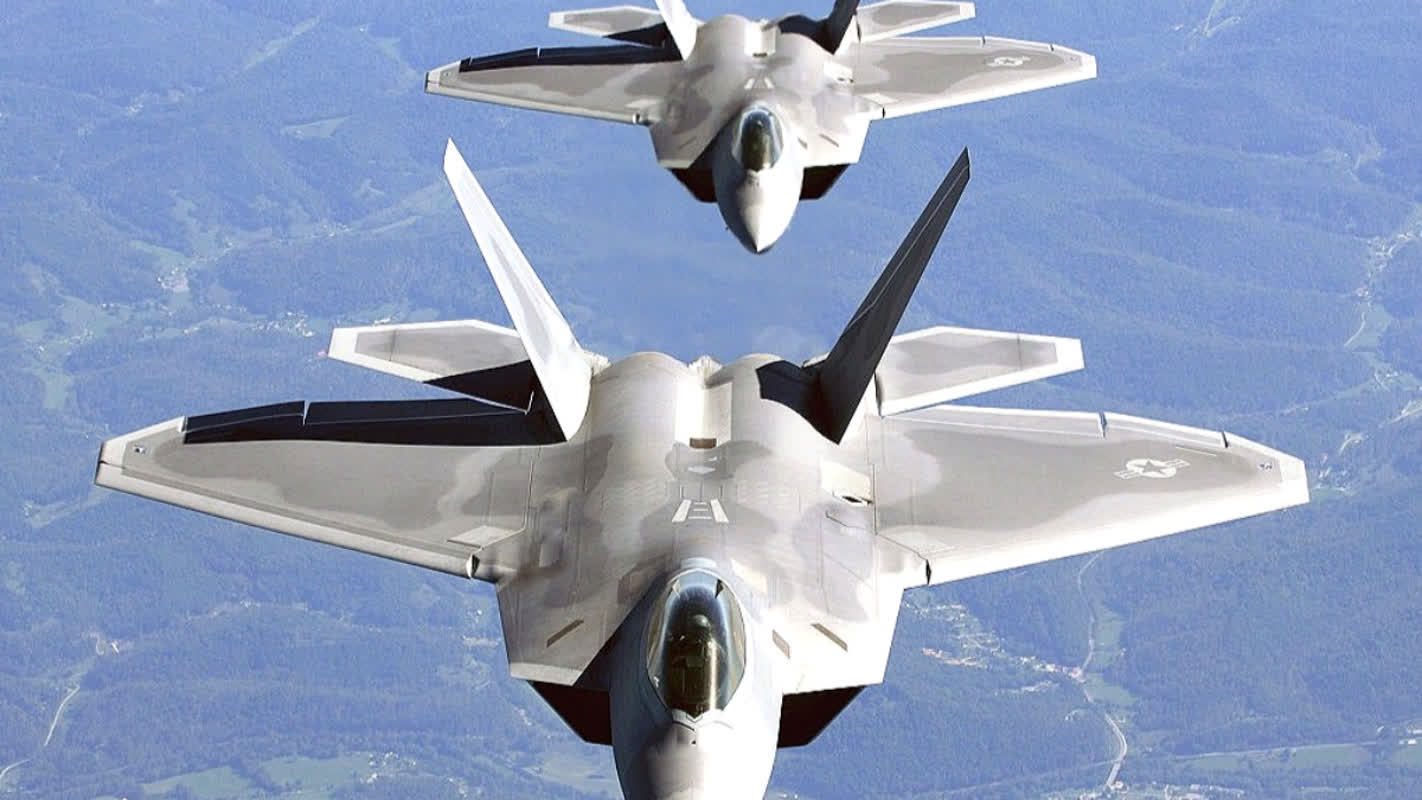 F-22がオキナワに展開！米軍の強力な警告か？