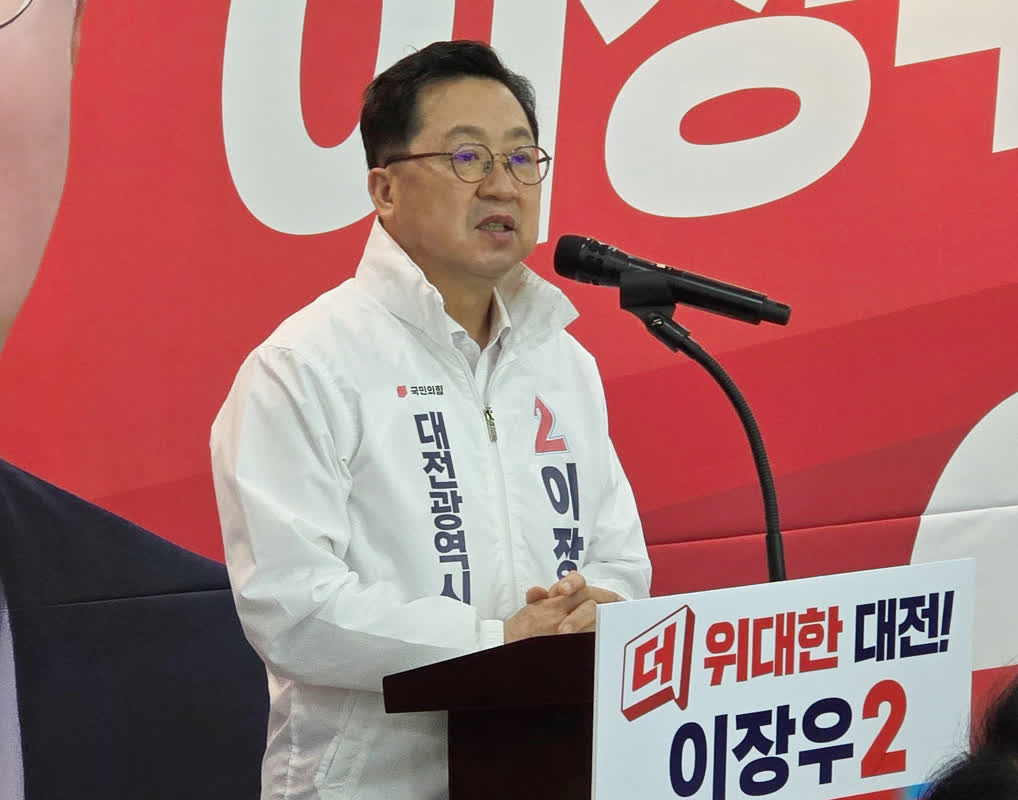 前市長との明確な違いを強調するイ・ジャンウ氏
