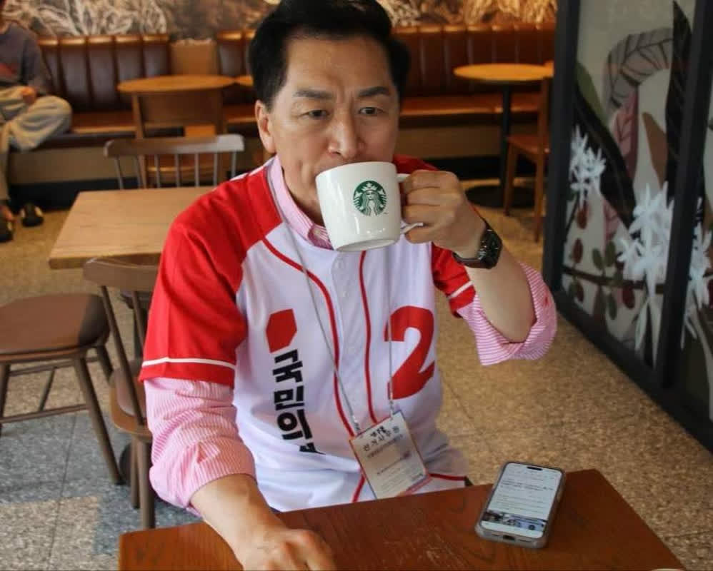 「自分の金で自由に飲みたい」韓国の有力政治家がスタバでSNS投稿した理由