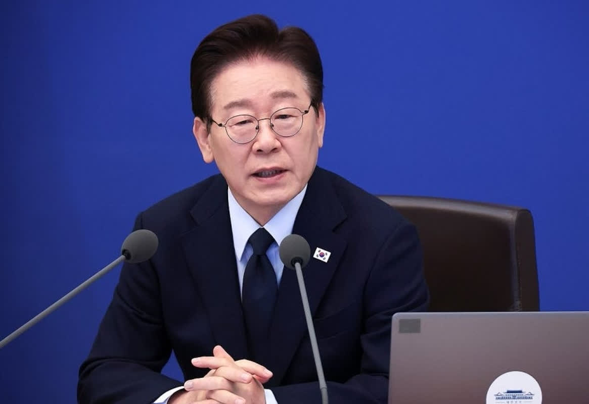 President Lee Critiques Samsung Union: Are Labor Rights Being Taken Too Far?