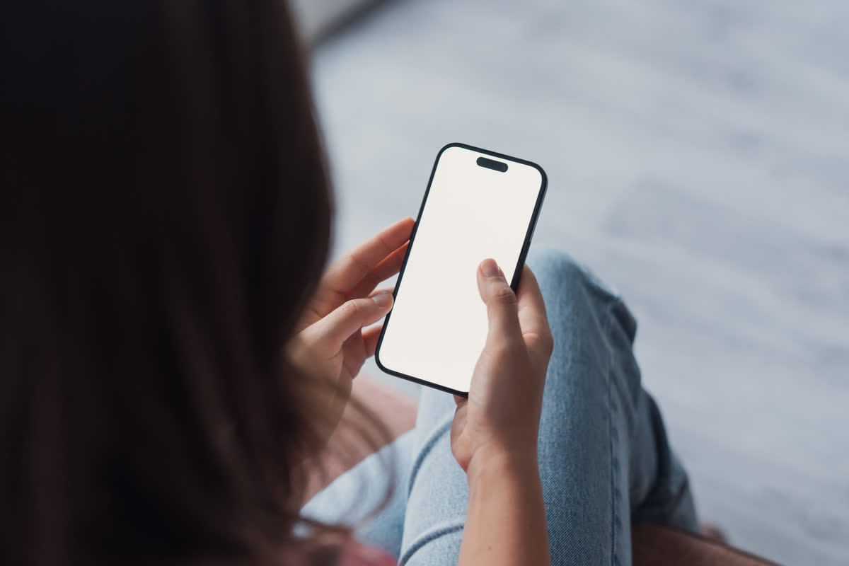 「SNSはタバコと同じ」英国で16歳未満の禁止案が浮上――医師が警告する衝撃の被害実態
