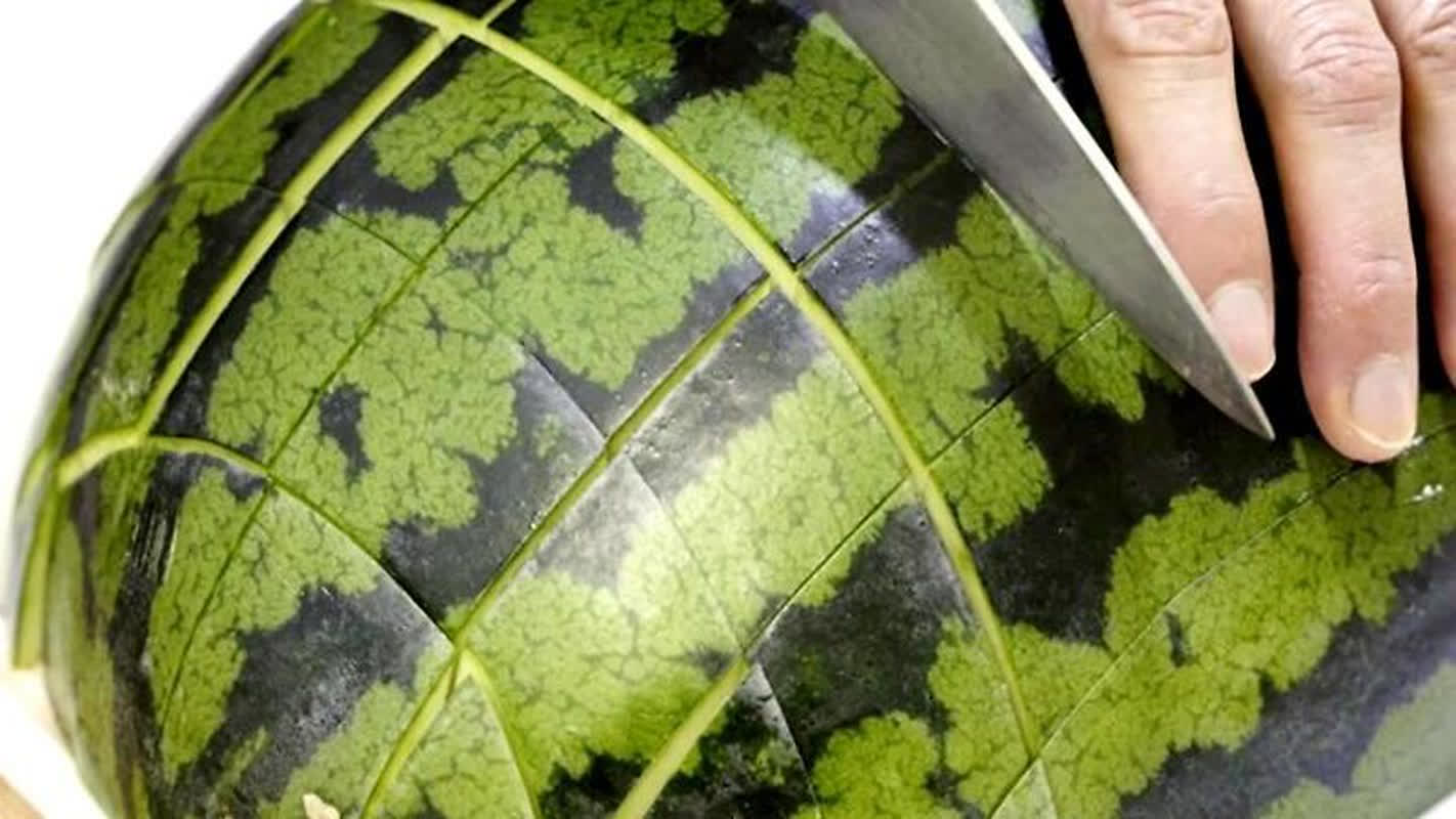 Master the Art of Cutting Watermelon: 5 Easy Techniques for Summer Enjoyment
