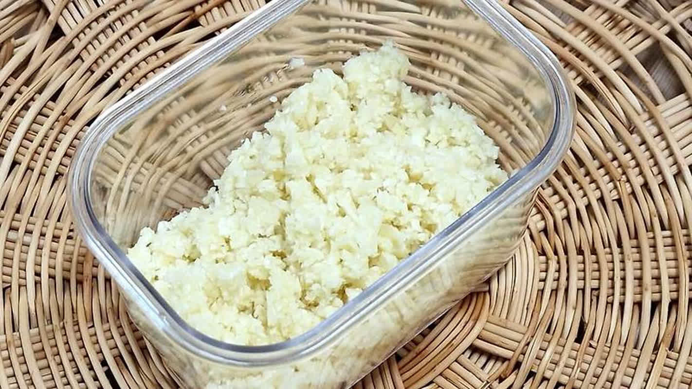 刻みニンニクが変色する理由とは？鮮度を劇的に保つ「意外な食材」の活用術