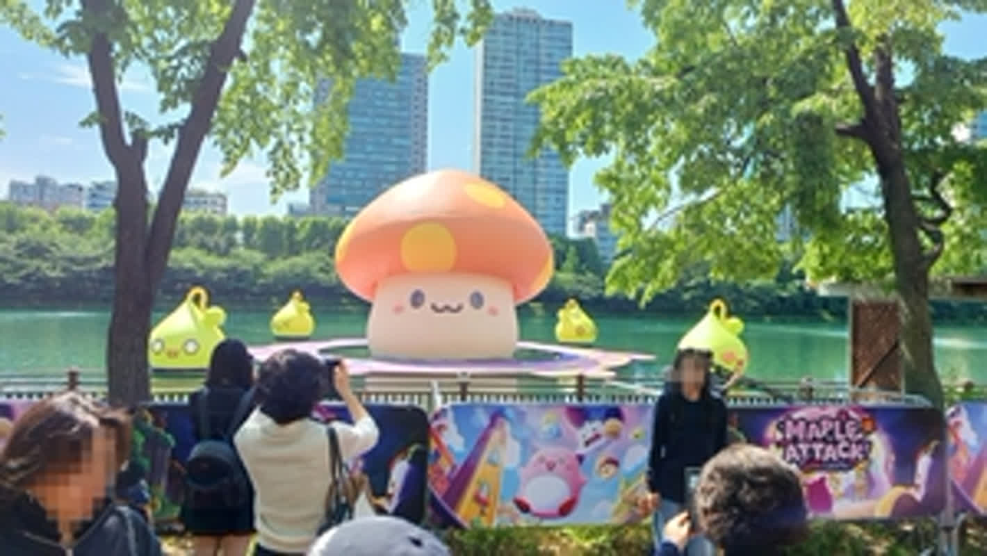 ソウルの湖がメイプルストーリーの世界に？巨大キノコが出現した理由とは
