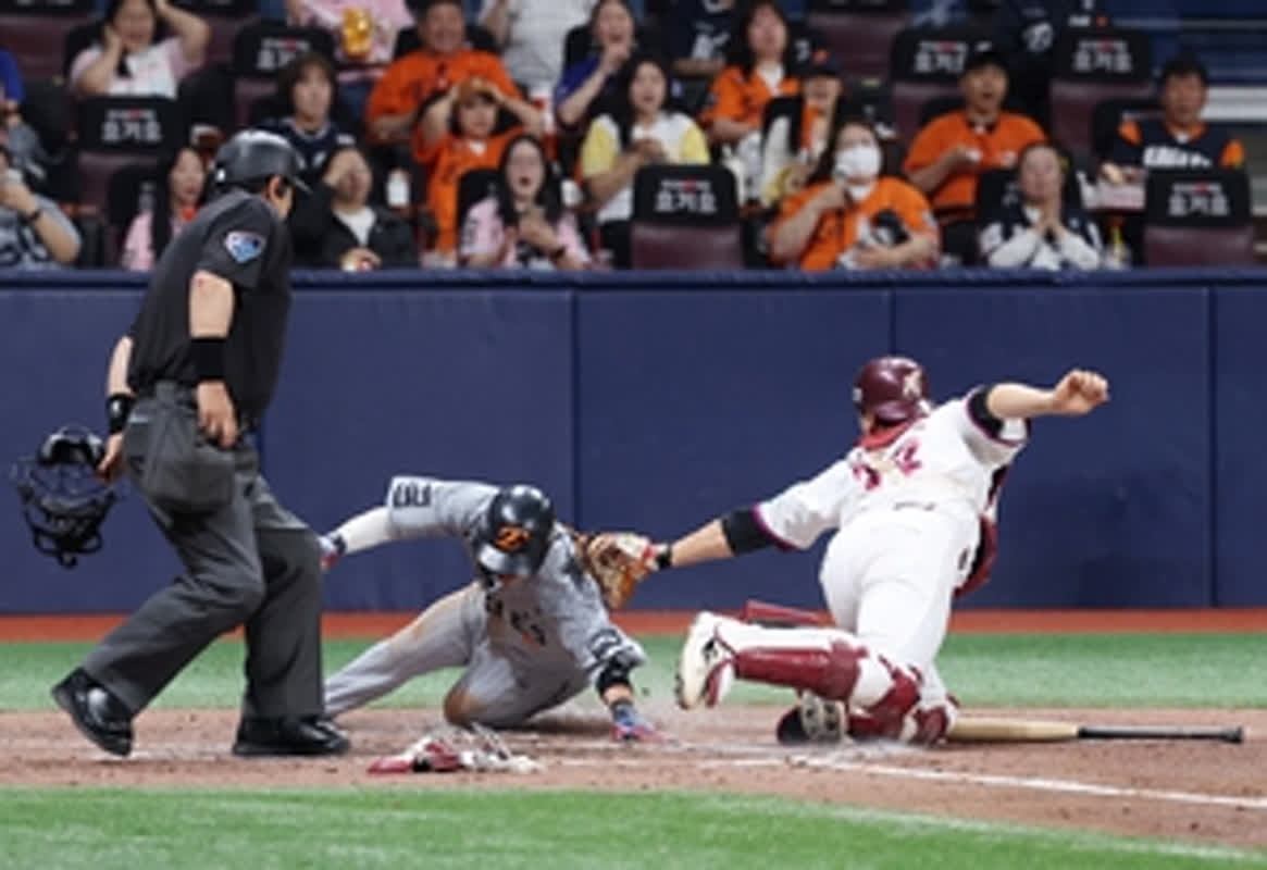 BBQ, Tents, and Starbucks: How South Korea Revolutionized Baseball