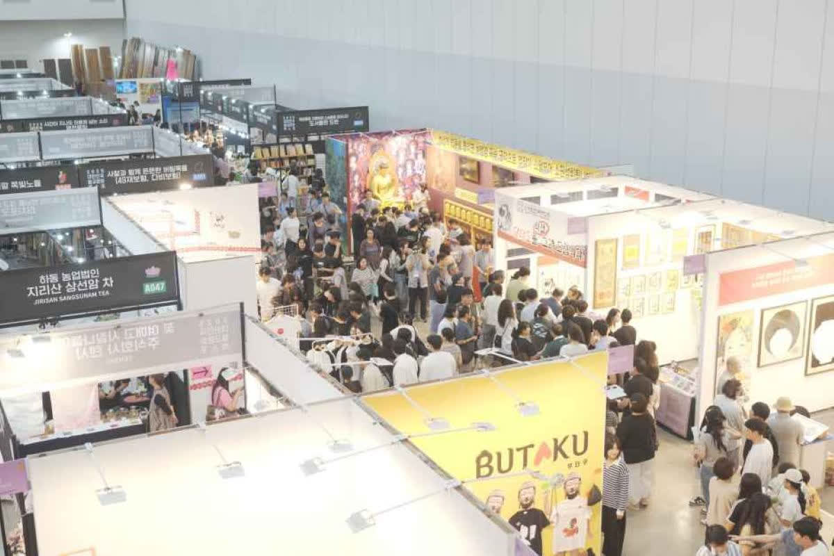 ペット同伴OKの意外な理由とは？韓国でMZ世代が熱狂する「ヒップな仏教フェス」の正体