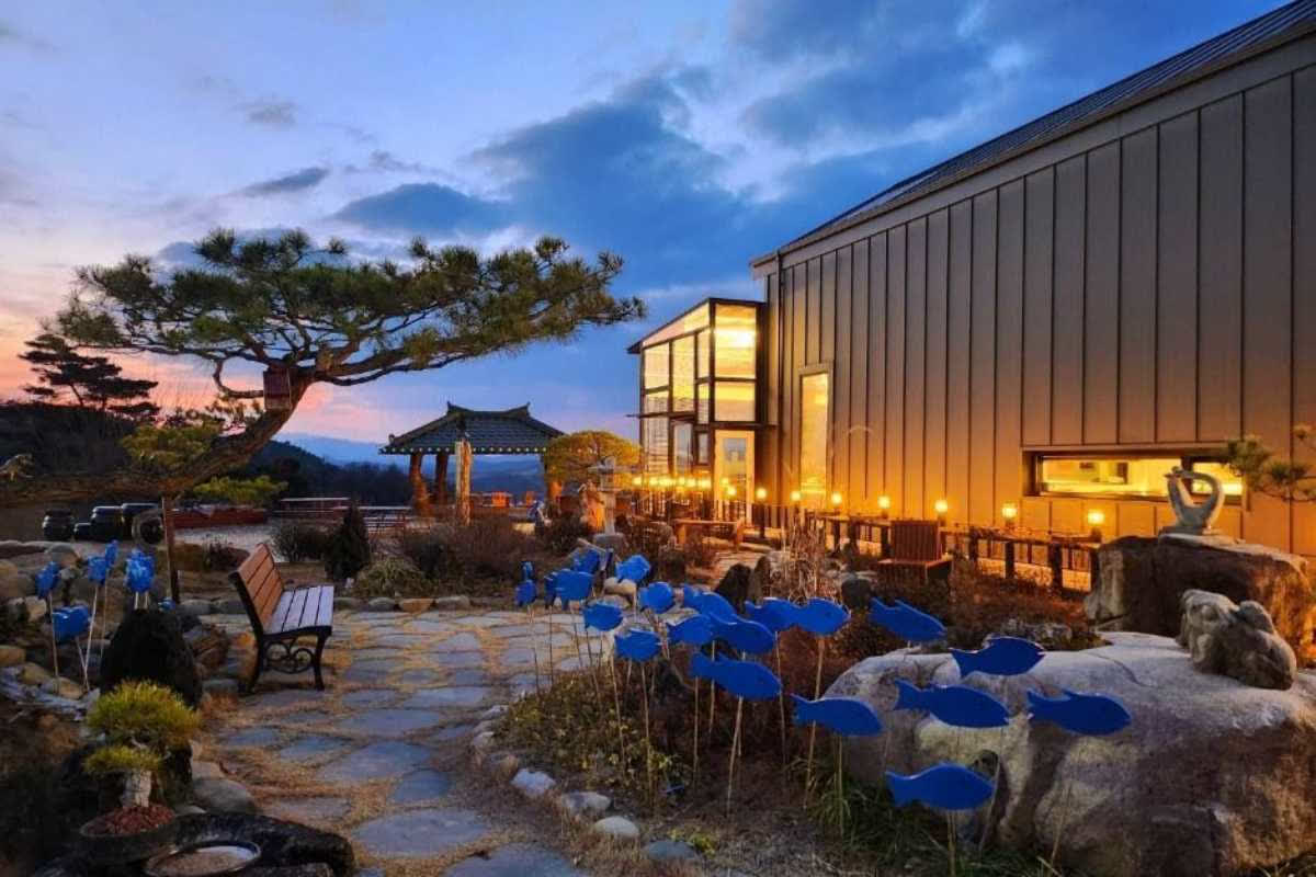 つい長居してしまう…韓国・忠清南道の「感性カフェ」4選。芸術と海、花に癒やされる至福の空間とは