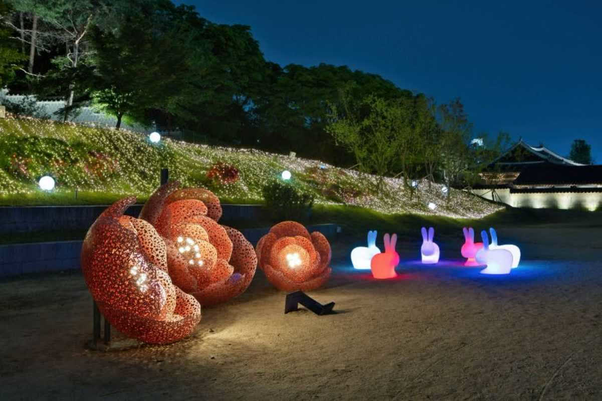 韓国・京畿道の夜景が幻想的すぎる！伝統美と巨大ガラス温室を満たす絶景スポット2選