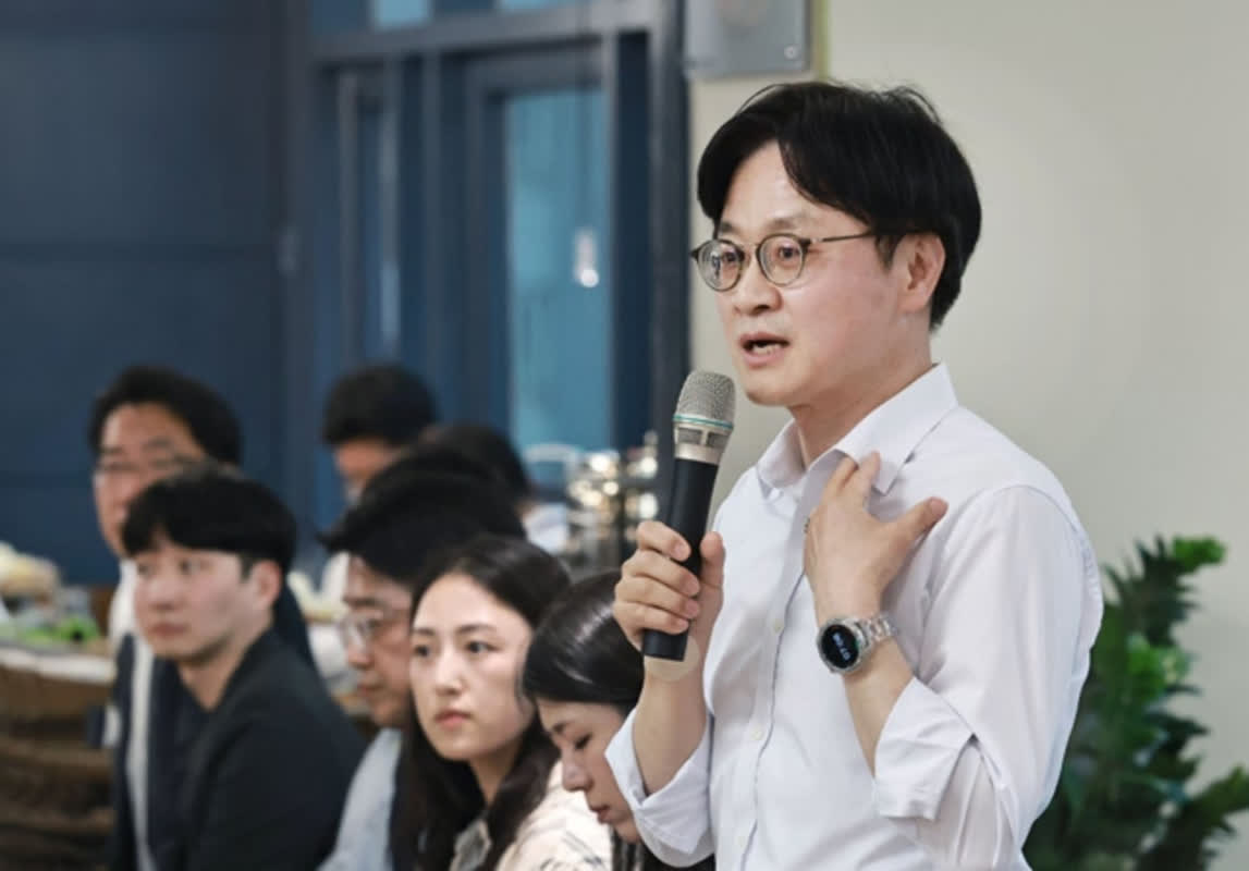 Samsung’s Massive Profits Spark Fierce Battle Over Reinvestment