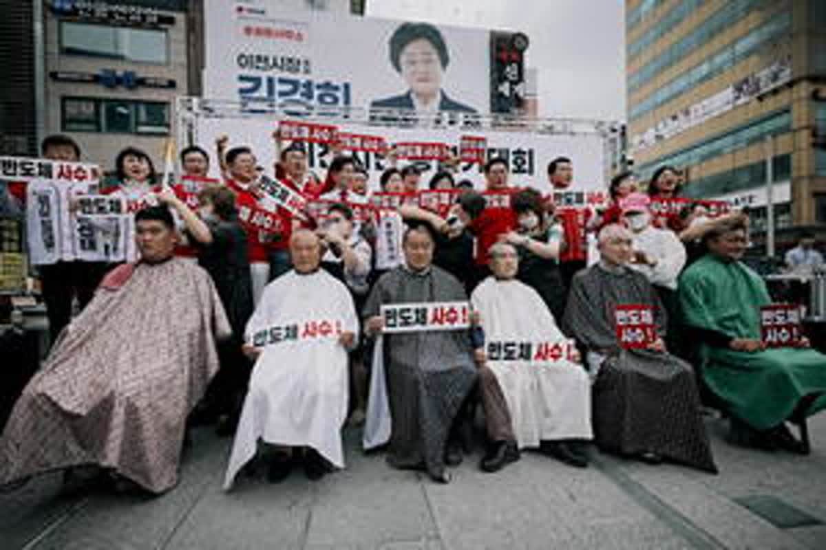 Protesters Shave Heads in South Korea to Save Major Chip Hubs