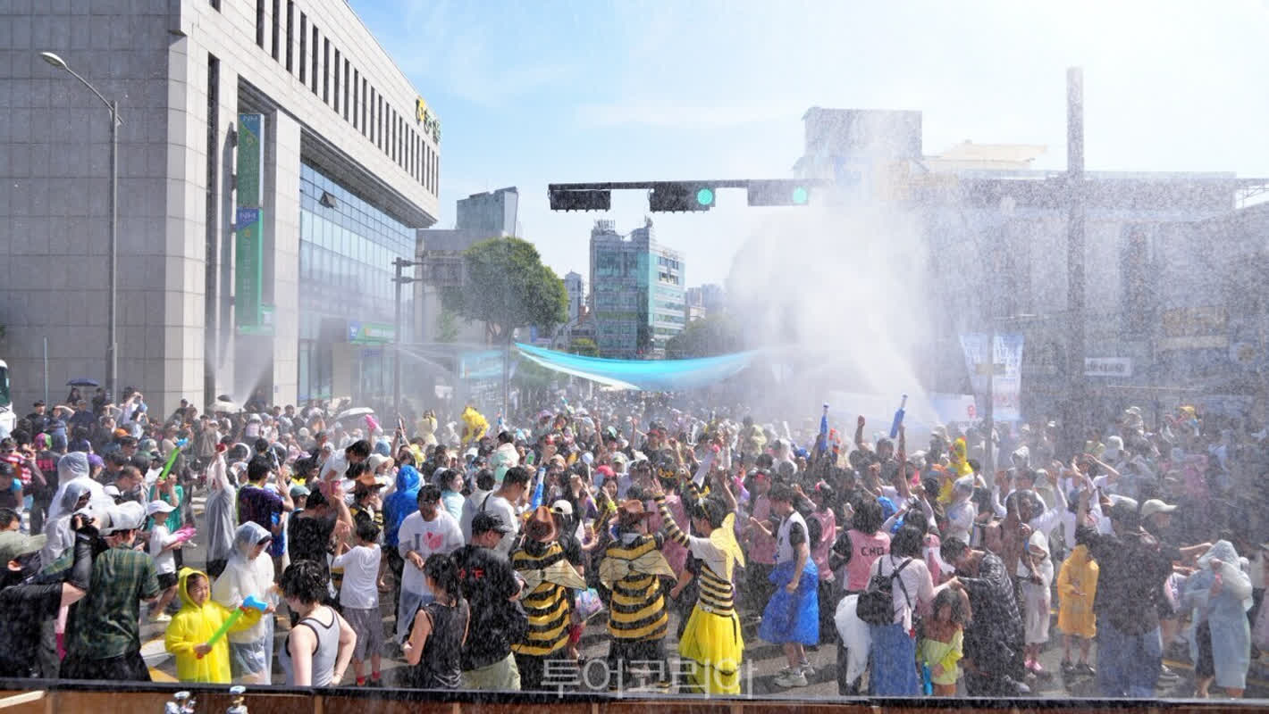水と芸術が融合する韓国・春川の祭りが熱い！街全体が舞台となる驚きの演出とは