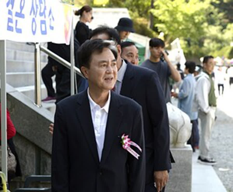 韓国・忠清南道知事選の行方は？有力候補キム・テウム氏が仏誕節で見せた動き