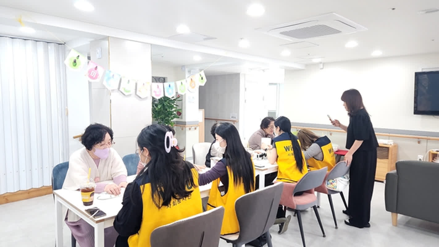 韓国の大学生が地域の高齢者に贈った「特別な贈り物」とは？ネイル技術で繋ぐ世代間の交流