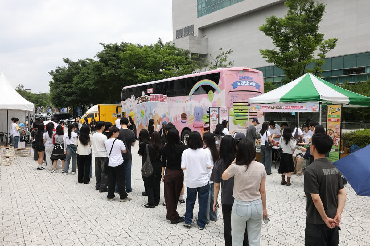釜山大学の学生が続々！韓国・大田市の「移動式PRバス」が巻き起こした熱狂の理由とは