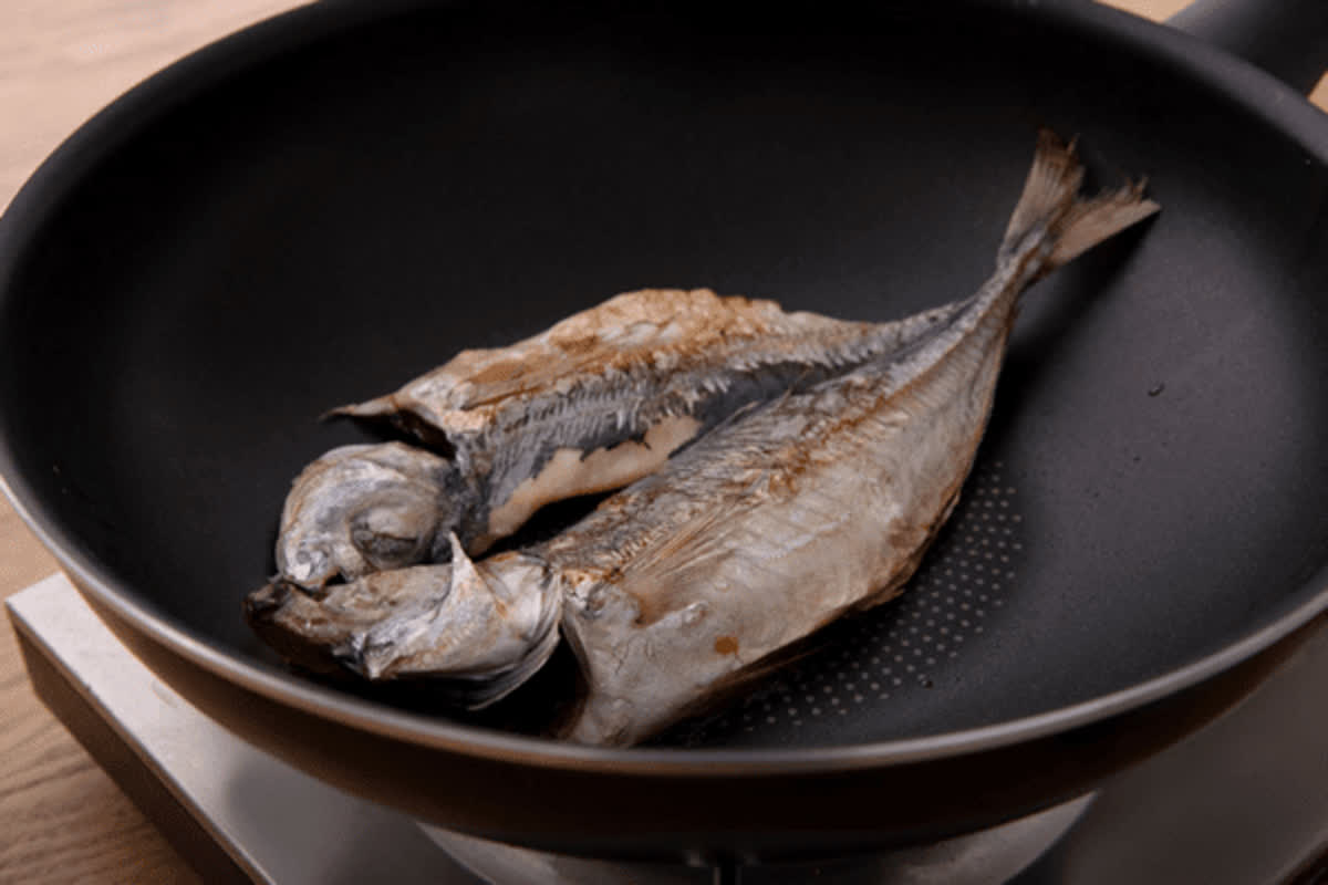 生魚を美味しく焼く秘訣は順番！