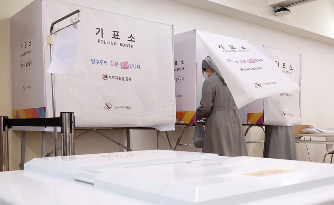 South Korea’s Political Crisis: Will the Ruling Party Win the 2026 Elections?