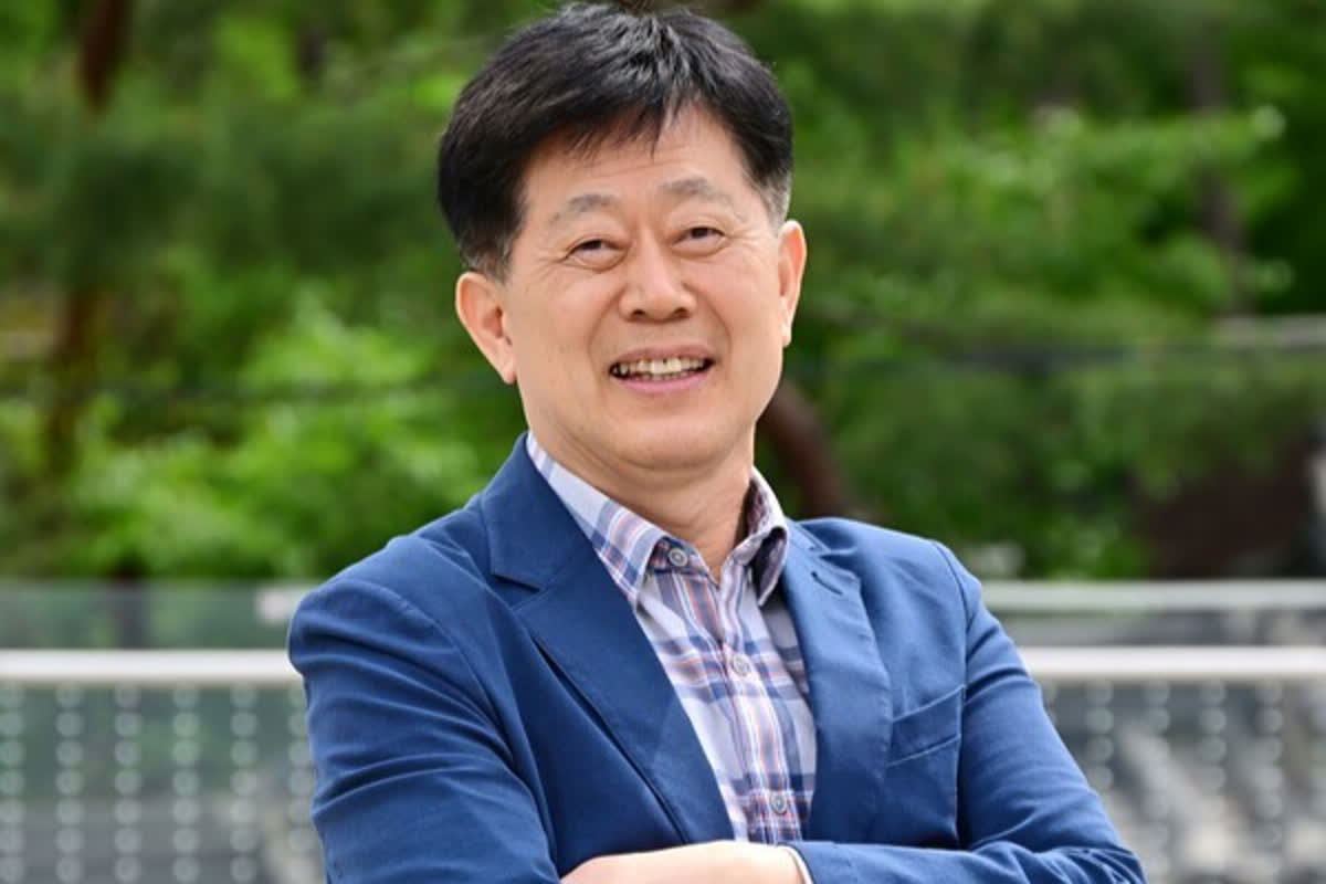 人生の後半戦、遅れて咲く花――ソウル市議会政策顧問が綴る「後悔と救い」の真実