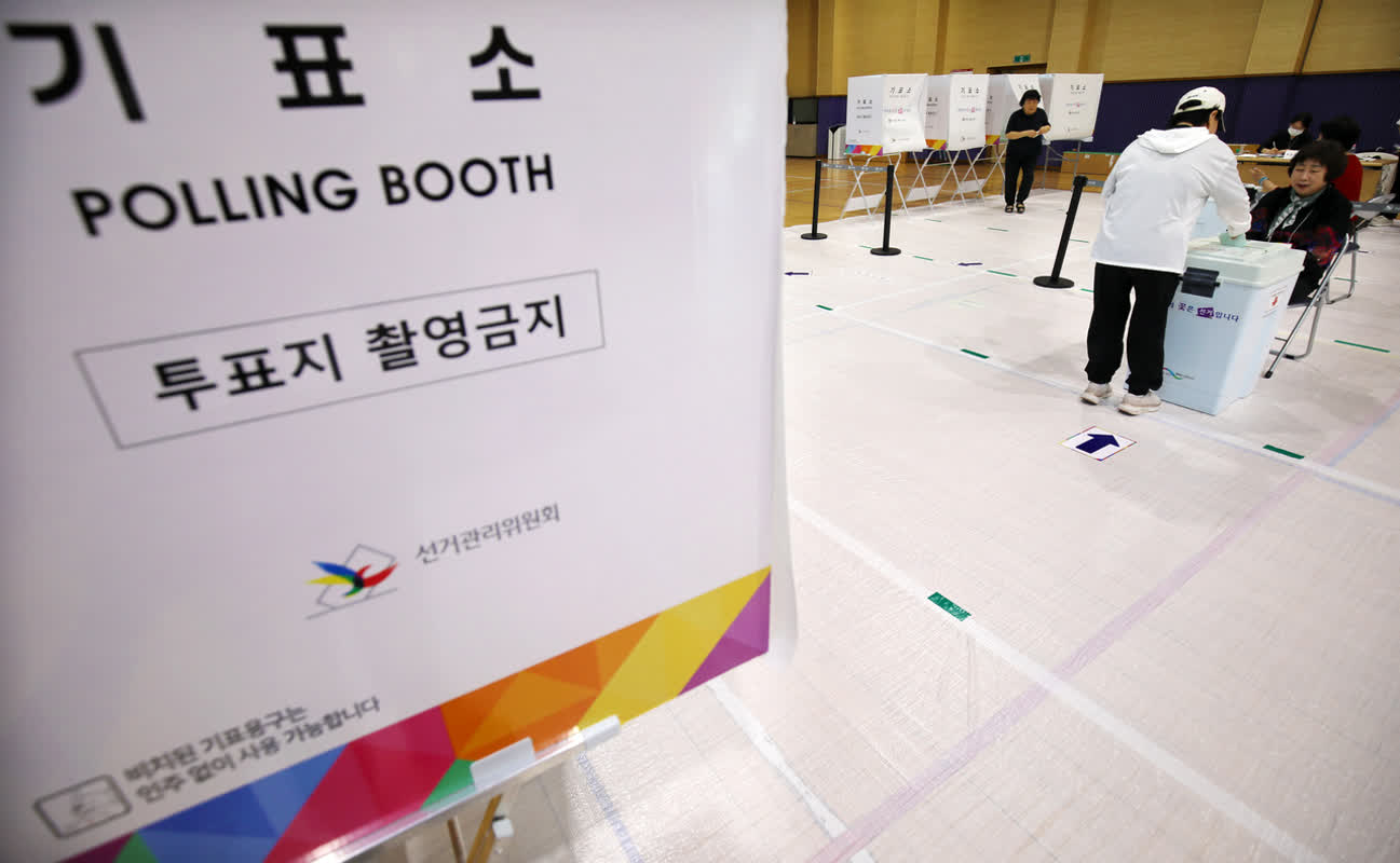投票箱が一時騒然に――韓国の地方選挙で起きた「誤投票」の衝撃的な現場